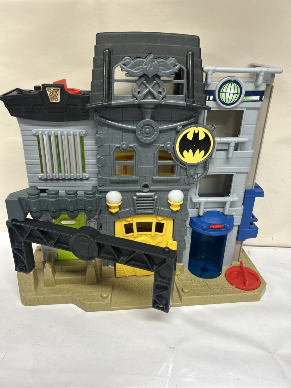 Fisher Price Imaginext DC Super Friends Gotham City Batman Playset With Figures